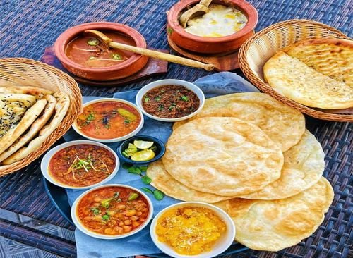 English Breakfast vs Pakistani Breakfast A Flavorful Comparison